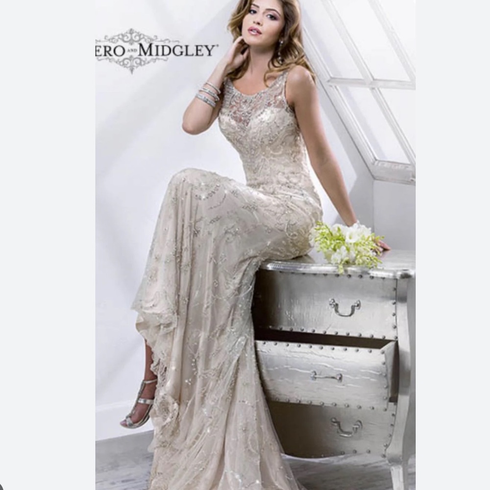 Maggie Sottero Santa Beaded Plunge Rhinestone Beaded Wedding Dress Size S | 4-6